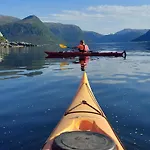 I Gangavstand Til Strand, Sentrum Og Fjellet * Selje