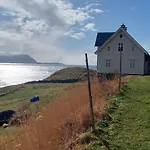 I Gangavstand Til Strand, Sentrum Og Fjellet