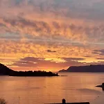 Appartamento I Gangavstand Til Strand, Sentrum Og Fjellet