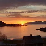 I Gangavstand Til Strand, Sentrum Og Fjellet *