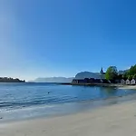 I Gangavstand Til Strand, Sentrum Og Fjellet