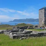 I Gangavstand Til Strand, Sentrum Og Fjellet