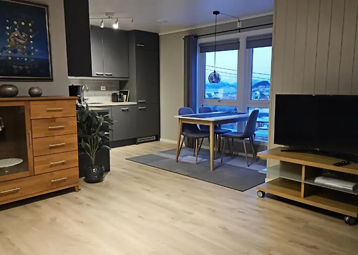 I Gangavstand Til Strand, Sentrum Og Fjellet *