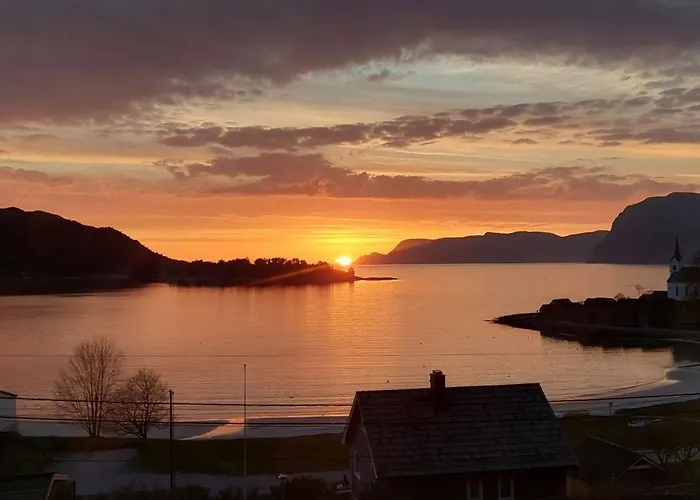 I Gangavstand Til Strand, Sentrum Og Fjellet *