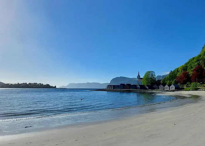 I Gangavstand Til Strand, Sentrum Og Fjellet