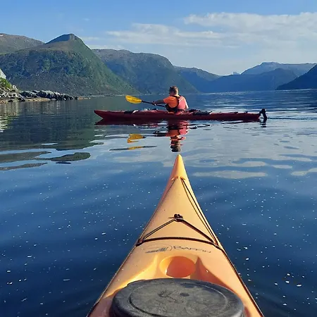 I Gangavstand Til Strand, Sentrum Og Fjellet * Selje
