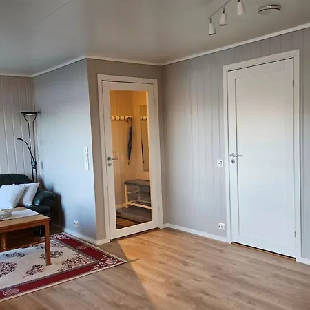 I Gangavstand Til Strand, Sentrum Og Fjellet Selje