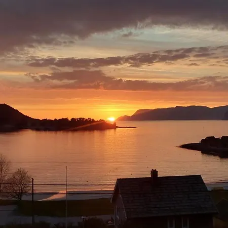 I Gangavstand Til Strand, Sentrum Og Fjellet *