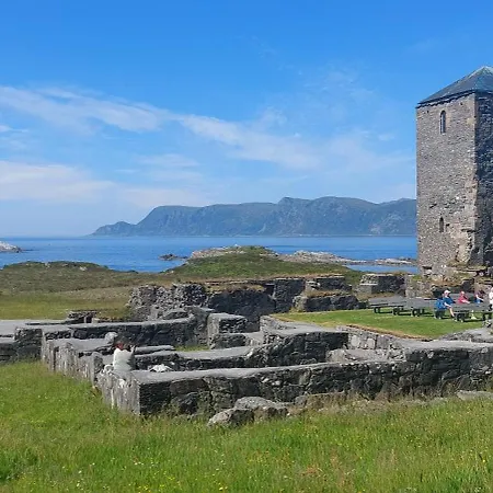 I Gangavstand Til Strand, Sentrum Og Fjellet